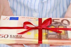 Faire un don pour réduire ses impôts fiscaux