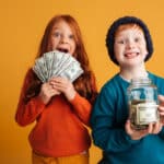 5 astuces simples pour apprendre aux jeunes à économiser